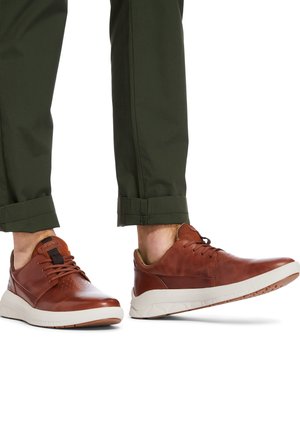 BRADSTREET ULTRA OXFORD - Trainers - cognac
