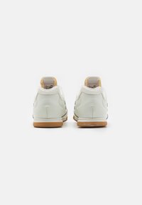 New Balance Sneakers - white