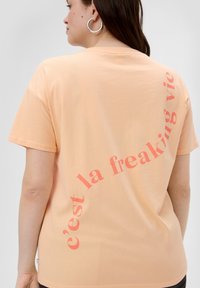 QS T-shirt print - pfirsich