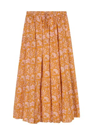 Lange geplooide rok met een oranje basis en een lichtroze bloemmotief, voorzien van een elastische tailleband.