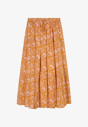 Lange geplooide rok met een oranje basis en een lichtroze bloemmotief, voorzien van een elastische tailleband.