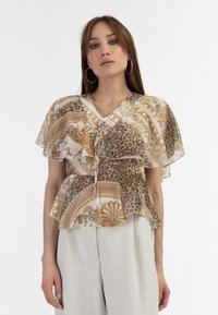 Trykt peplum top med lagdelte flæser, præget af dyreprint og udsmykkede gyldne mønstre i brune og kremfarvede nuancer. V-halsdesign.