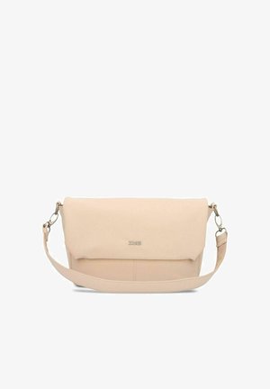 Beige Umhängetasche mit verstellbarem Riemen, Überschlagklappe und kleinem Metalllogo auf der Vorderseite, vor weißem Hintergrund präsentiert.