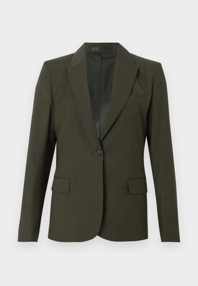 Σκούρο πράσινο σακάκι με ένα κουμπί, γιακά με ουδέτερη εγκοπή, δύο μπροστινές τσέπες με καπάκι και μία τσέπη στο στήθος, εμφανιζόμενο σε λευκό φόντο.