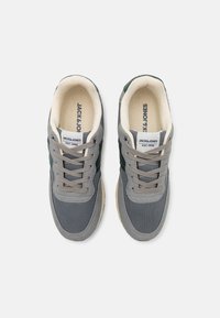 Jack & Jones JFWSPIRIT RUNNER - Sportbačiai - night owl