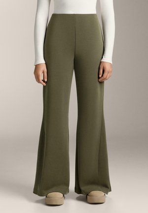 SUPER HIGH-RISE FLARE WITH BRUSHED  - Pantalon classique - khaki