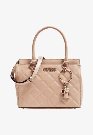 Beige tikattu käsilaukku, joka on valmistettu synteettisestä materiaalista. Siinä on kaksinkertaiset kahvat, irrotettava olkahihna ja avaimenperä, jossa on logokoristeita.