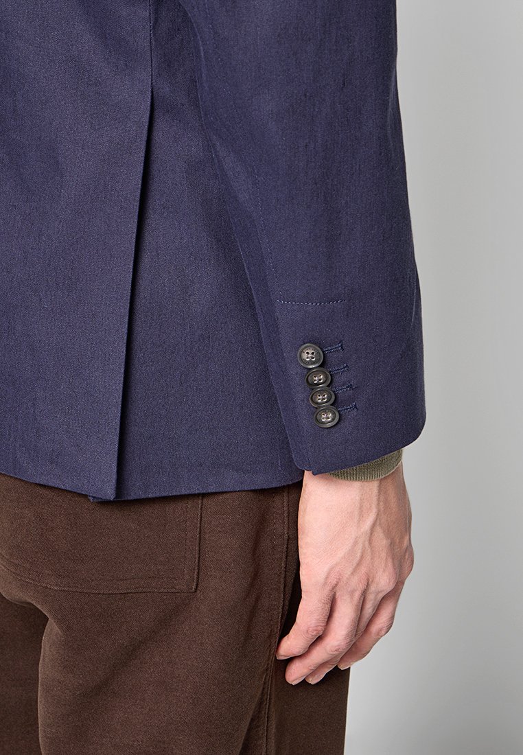 SLIM FIT