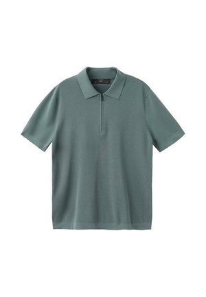 Zelené polo tričko s krátkymi rukávmi, golierom a krátkym predným zipsom na bielom pozadí.