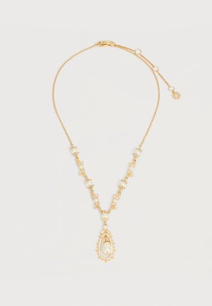 Zlata verižica z majhnimi biseri in velikim obeskom v obliki solzice, okrašenim z drobnimi kristali in cvetličnimi detajli.