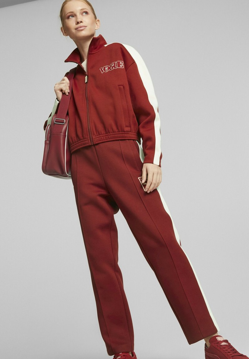 Puma VOGUE T - Teplákové kalhoty - intense red