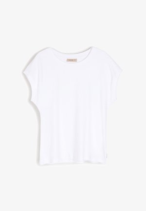 Biała bluzka z krótkim rękawem, wykonana z miękkiej bawełny, o luźnym kroju, okrągłym dekolcie i lekko opuszczonych ramionach. Prosty, nieskomplikowany design.