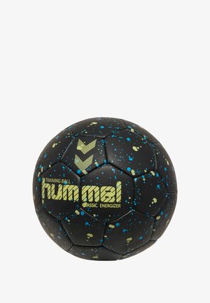 Palla da allenamento nera con un motivo di macchie colorate, dotata di una superficie testurizzata, pannelli esagonali e loghi verdi su una finitura lucida.
