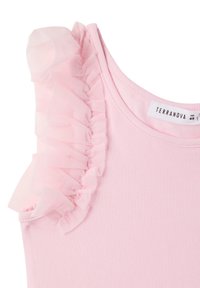 Top senza maniche rosa con dettagli in tulle trasparente arricciato lungo la spalla sinistra, realizzato in morbido tessuto misto cotone. Etichetta del marchio visibile.