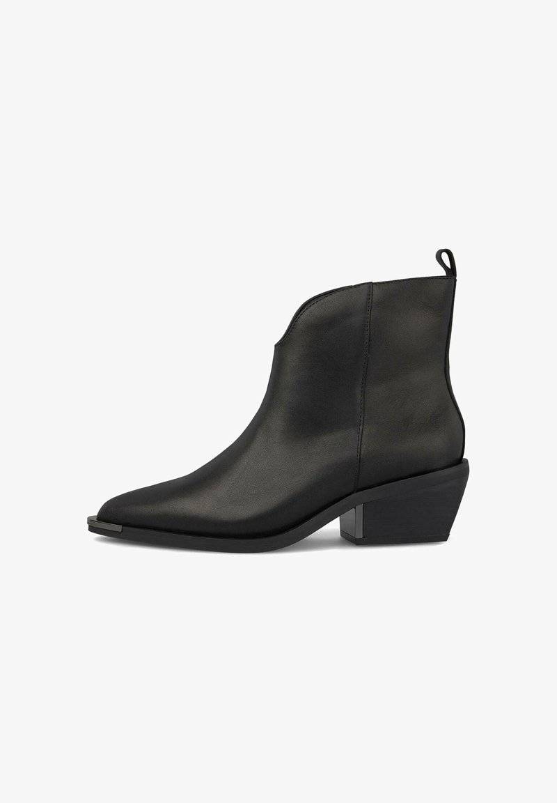 Schwarze Leder-Ankle-Boots mit spitzem Zehenbereich, niedrigem Blockabsatz und strukturiertem Finish. Verfügt über ein schlankes Design mit einer Rückenzugschlaufe für ein einfaches Anziehen.