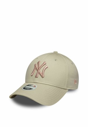 Beige Baseballkappe mit pink besticktem New York Yankees Logo und gebogenem Schirm, gekennzeichnet für Damengröße 9FORTY.