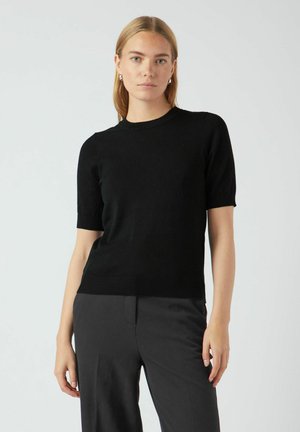 Maglione nero a maniche corte in un tessuto leggero e morbido. Presenta un collo rotondo e polsini a coste con una silhouette aderente.
