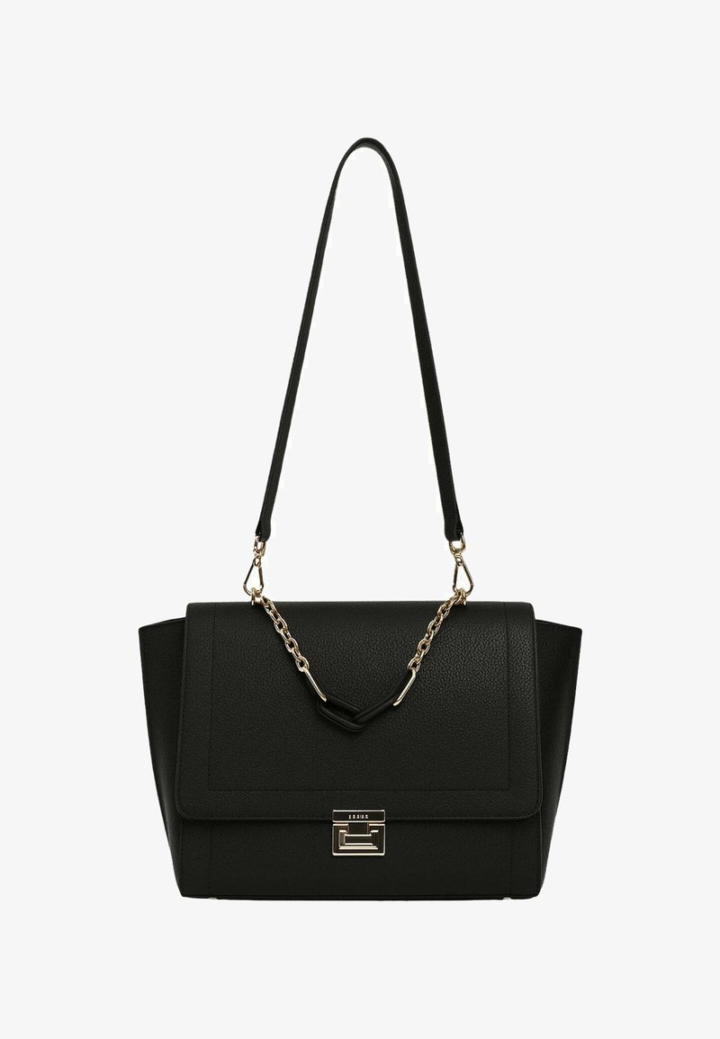 Borsa a mano in pelle nera con pattina pieghevole, dettagli in oro e tracolla con catena decorativa. Superficie strutturata con linee pulite e dettagli minimalisti.