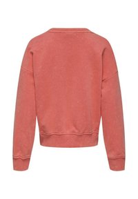 Sweatshirt rose corail à manches longues, col rond et ourlet côtelé. Il présente un tissu doux et légèrement texturé ainsi qu'un design à épaule tombante.