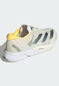 adidas Performance ADIZERO ADIOS 8 WOMEN - Scarpe da corsa su strada - ivory   iron metallic   crystal sand