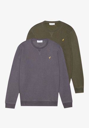 Due felpe, una grigio scuro e una verde oliva, con scolli rotondi, maniche lunghe e un piccolo logo giallo sul petto.