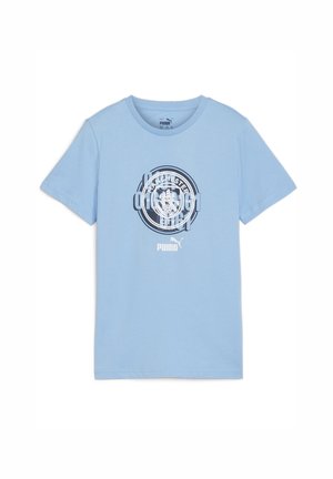 Lyseblå kortærmet Puma T-shirt med Manchester City-logo og tekst i hvid og mørkeblå på forsiden.