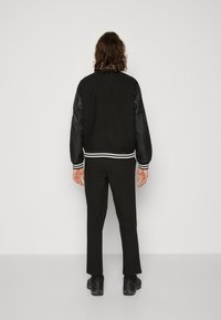 Jack & Jones JORCOLLEGE JACKET UNISEX  - Bomber bunda - black