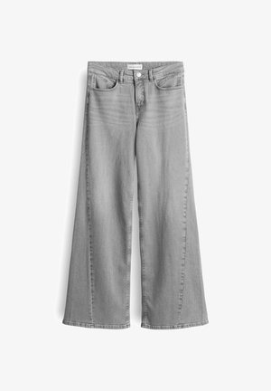 Jeans ampi grigi in denim con vita alta. Presentano tasche frontali, chiusura con bottone e cuciture pulite. Texture liscia.