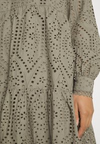 YAS Vestido informal - grey