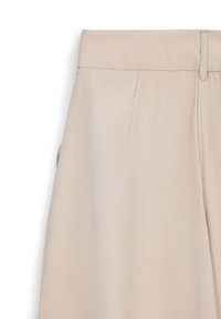 Beige Hosen mit glatter Textur, ausgestattet mit einem flachen Bund und Seitentaschen. Der Stoff wirkt leicht und elegant.