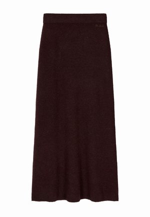 Bordeauxrode midi-rok met een gladde textuur, een uitlopende pasvorm en een brede tailleband, met subtiele branding vlakbij de bovenkant.