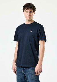 Weekend Offender CANNON BADGE TEE - T-shirts - navy