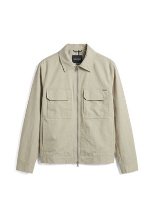 Bež lagana jakna s prednjim patentnim zatvaračem, dva džepa na prsima s poklopcima, dugim rukavima i ovratnikom košulje.