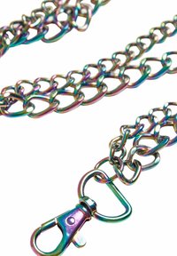 Metallkedja med regnbågsfinish, med länkade ovala former och en robust svivelklämma. Slät yta och glänsande yta förbättrar synligheten.