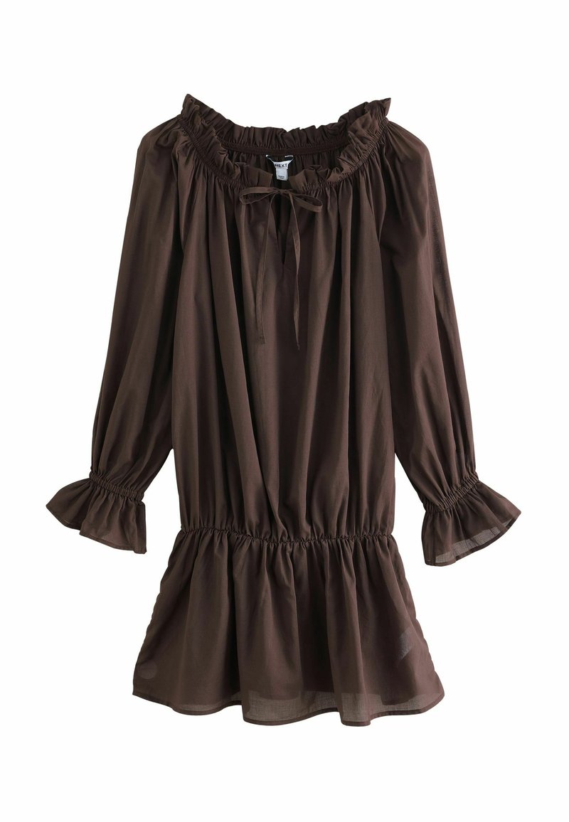 Vestido marrón sin mangas con cuello y mangas de volantes, que presenta una cintura ajustada y un dobladillo acampanado, hecho de una tela ligera.