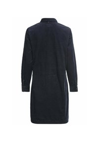 Granatowa sukienka koszulowa z korduroju, z długimi rękawami, mankietami na guziki i prostym krojem. Posiada kołnierz oraz detal w postaci yoke'u na plecach. Widok z tyłu.