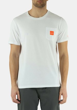 Sun68 POCKET FLUO - T-shirt basic - bianco