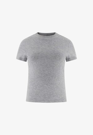 Ljust grå kortärmad t-shirt i mjukt tyg med rundad halsringning och en subtil triangulär detalj på bröstet. Slät textur.