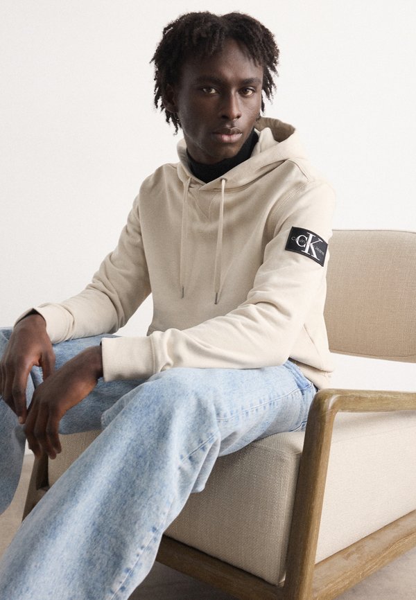 BADGE HOODIE - Sweatshirt - oatmeal