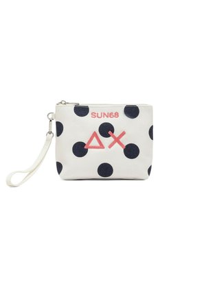 Borsetta da polso bianca con pois neri, triangolo ricamato rosa e forme a X, chiusura con cerniera e cinturino da polso removibile.