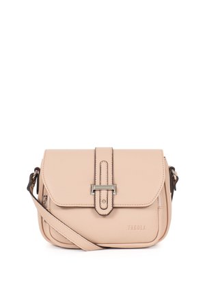 Sac bandoulière en cuir beige avec rabat avant, fermoir rectangulaire argenté, bandoulière réglable et logo subtil "FAGOLA" embossé en bas devant.