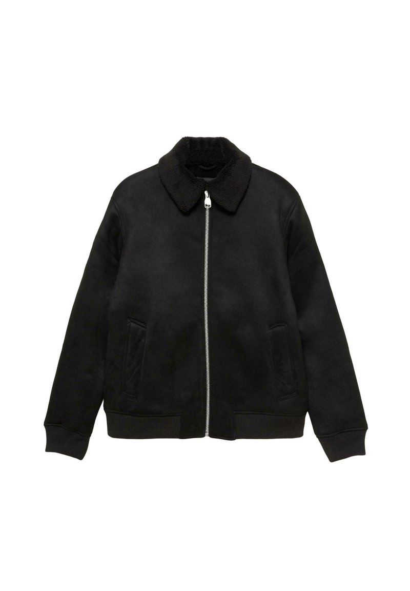 Czarna kurtka zapinana na zamek z puszystym kołnierzem, długimi rękawami, dwiema przednimi kieszeniami oraz ściągaczami na mankietach i u dołu.