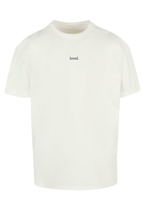 T-shirt en coton blanc avec un col rond et des manches courtes, arborant le mot "aimé." imprimé en noir au centre de la poitrine.