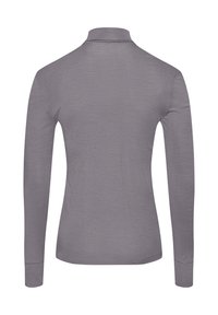 Långärmad polo i ljusgrå, tillverkad av mjukt material, med en traditionell krage och en slät yta.
