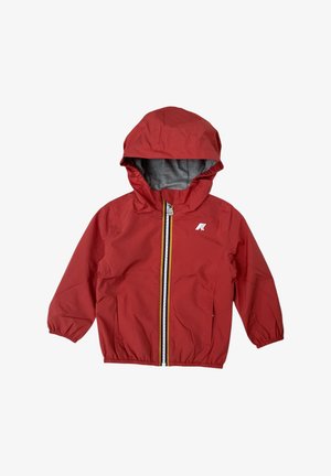 Giacca impermeabile rossa con cappuccio, polsini elastici e zip anteriore a tutta lunghezza. Presenta un interno grigio e un logo bianco sul petto.