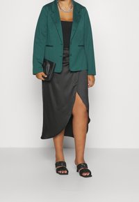 Vero Moda Curve Blazer - green