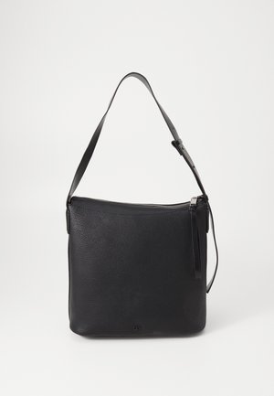 Schwarze Leder-Schultertasche mit verstellbarem Riemen und Reißverschluss, vor schlichtem weißem Hintergrund gezeigt.