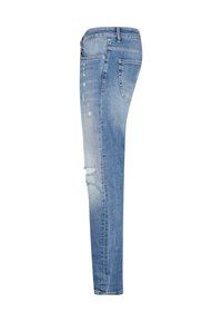 Világoskék, elhasználódott mosású skinny farmernadrág. Az anyagon bal térdnél szakadás található, öt zsebe van, és övakasztó a derékrészen.