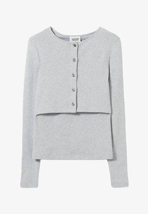 Maglietta grigia a maniche lunghe con apertura frontale a bottoni. Realizzata in tessuto morbido, presenta un design a strati corto e scollatura rotonda, senza motivi o dettagli.