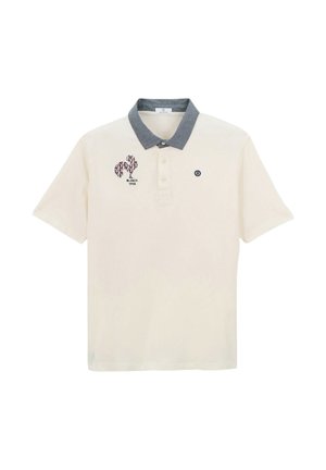 Crèmekleurig poloshirt met een grijze kraag, drie knopen, een bloemrijke eekhoornafbeelding en de tekst "Blanco 1958" op de linkerborst.